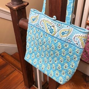 Vera Bradley tote in retired Blue Bermuda print